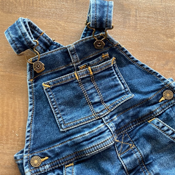 Baby Gap classic overalls, size 12-18 months - Picture 2 of 7